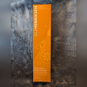 OLEHENRIKSEN Truth Juice Daily Cleanser 5 fl.oz. 150mL